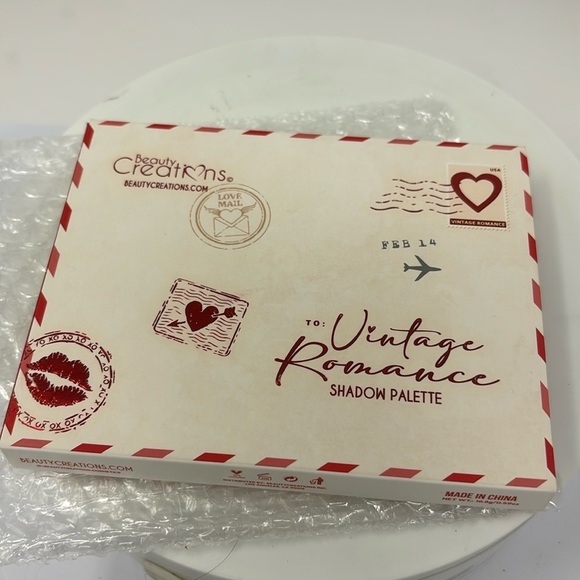 Beauty Creations Vintage Romance Eyeshadow Palette - Picture 4 of 7